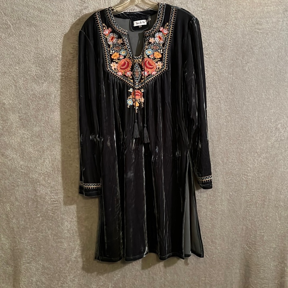 Time for me shimmery shining silky shirt, size large with flowers looks new lol